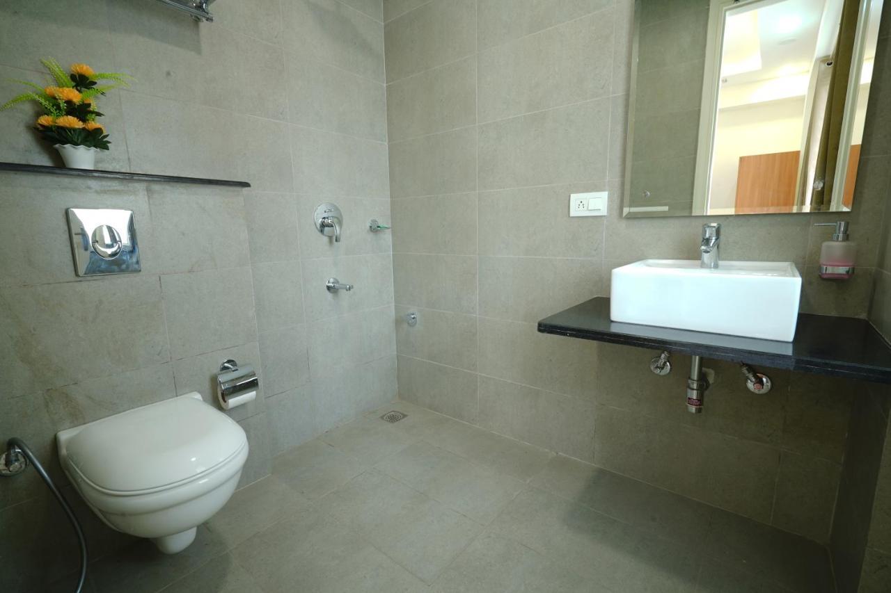 Octave Orchid Vista Hotel Gurgaon Exterior photo