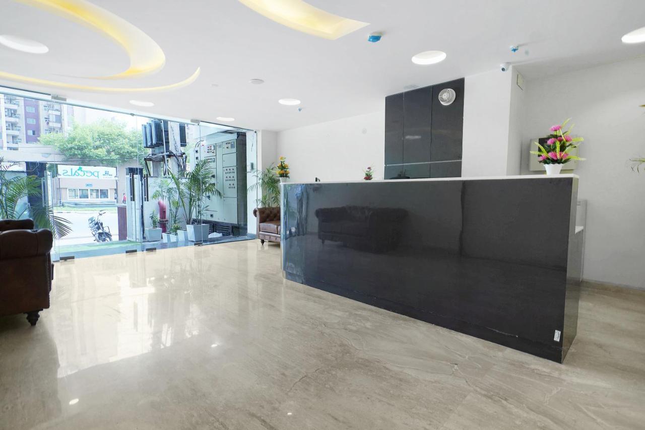Octave Orchid Vista Hotel Gurgaon Exterior photo